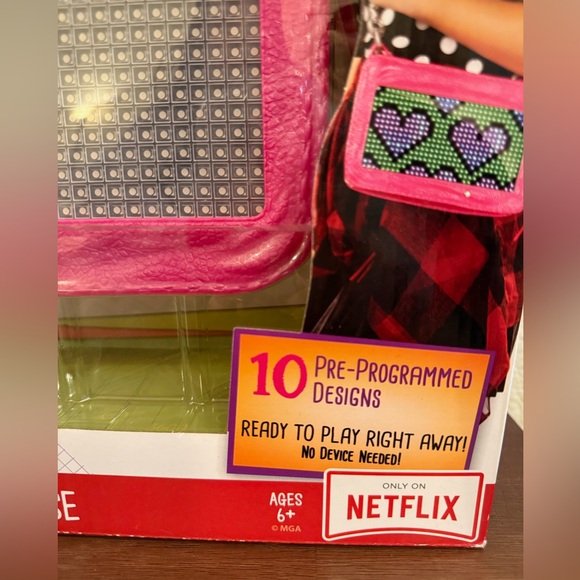 Project Mc2 Pixel Purse Pink Medium Interactive Electronic Purse iOS Android - Picture 7 of 9